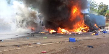 Imprudencia y exceso de velocidad, genera accidente en la Siglo XXI