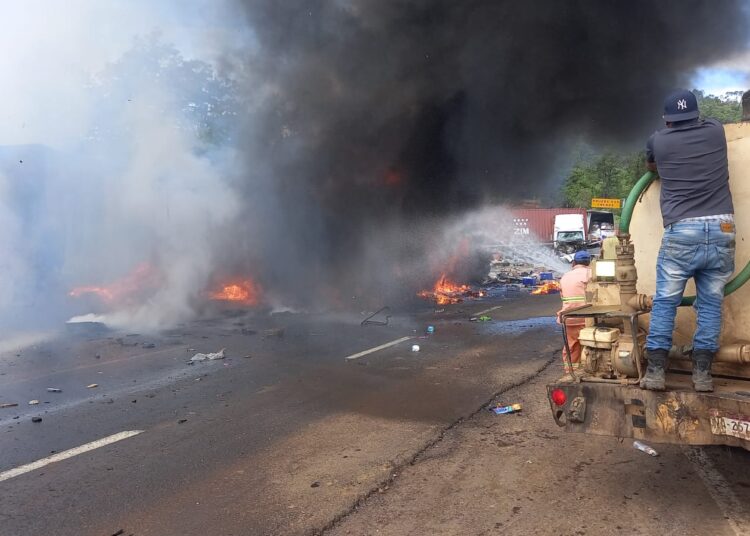 Imprudencia y exceso de velocidad, genera accidente en la Siglo XXI