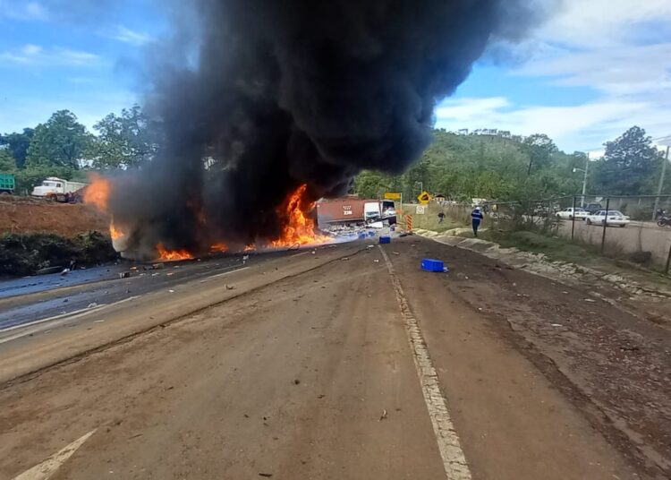 Imprudencia y exceso de velocidad, genera accidente en la Siglo XXI