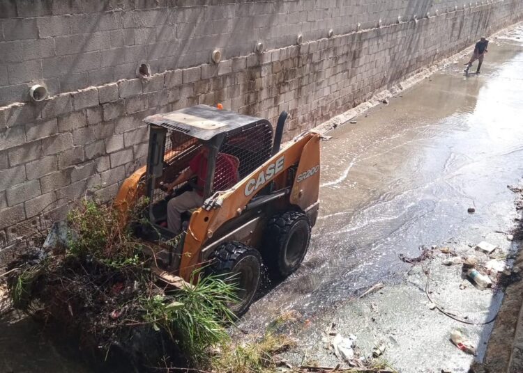COMAPA Altamira apoya en limpieza de canales y drenes pluviales