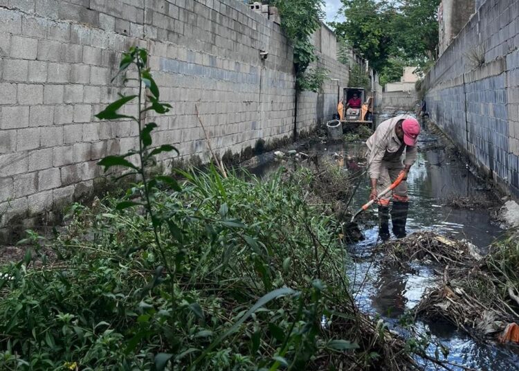 COMAPA Altamira apoya en limpieza de canales y drenes pluviales