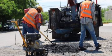 Reparan baches en Victoria