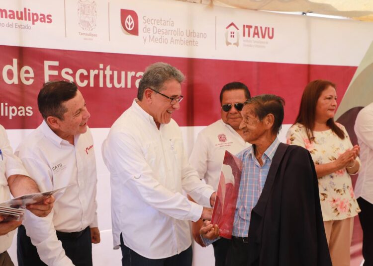 Benefician en Altamira a 43 familias con escrituras patrimoniales