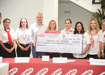 DIF Tampico recibe importante donativo de constructores de la CMIC