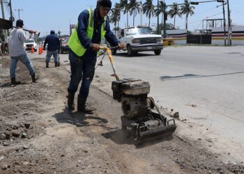 Restaura COMAPA Altamira pavimento en vialidades