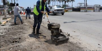 Restaura COMAPA Altamira pavimento en vialidades