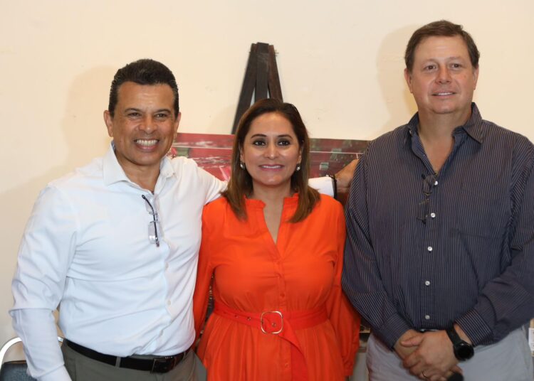 Invita Lalo a quedarse en Victoria y disfrutarlo en familia.