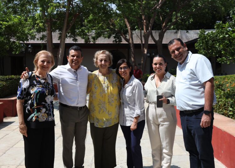 Invita Lalo a quedarse en Victoria y disfrutarlo en familia.