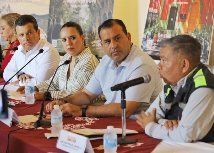 Invita Lalo a quedarse en Victoria y disfrutarlo en familia.