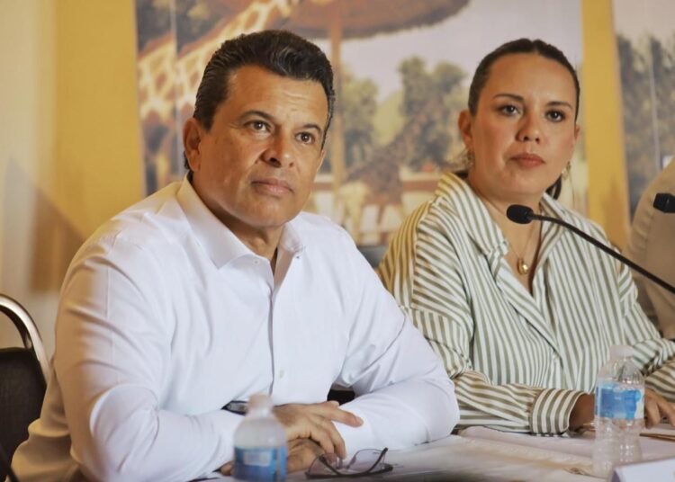 Invita Lalo a quedarse en Victoria y disfrutarlo en familia.