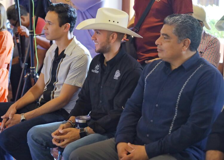 Invita Lalo a quedarse en Victoria y disfrutarlo en familia.