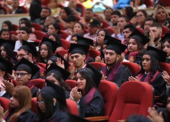 Preparatoria “Poniatowska” entregó a la sociedad más de 240 estudiantes