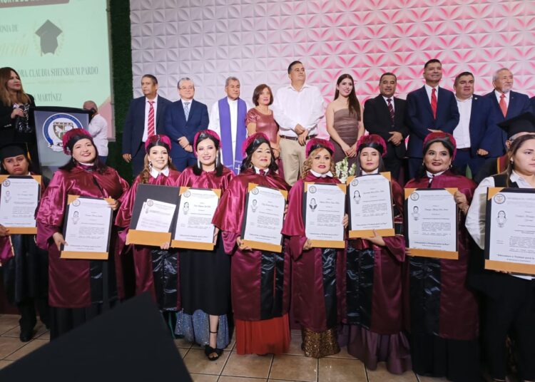 Emociona graduación de la UNT en Ciudad Victoria