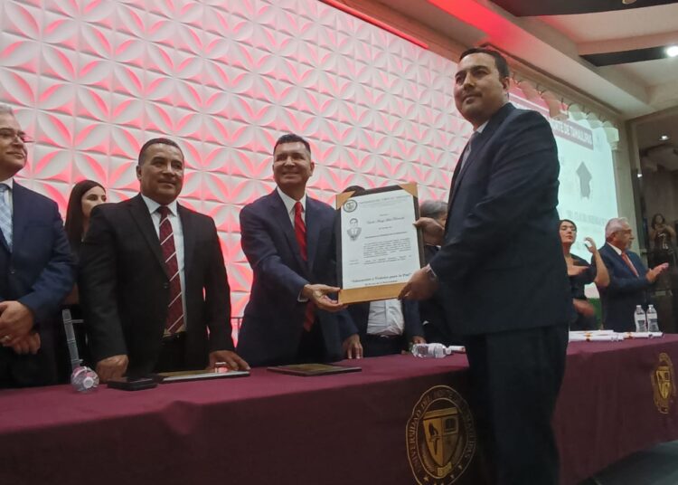 Emociona graduación de la UNT en Ciudad Victoria