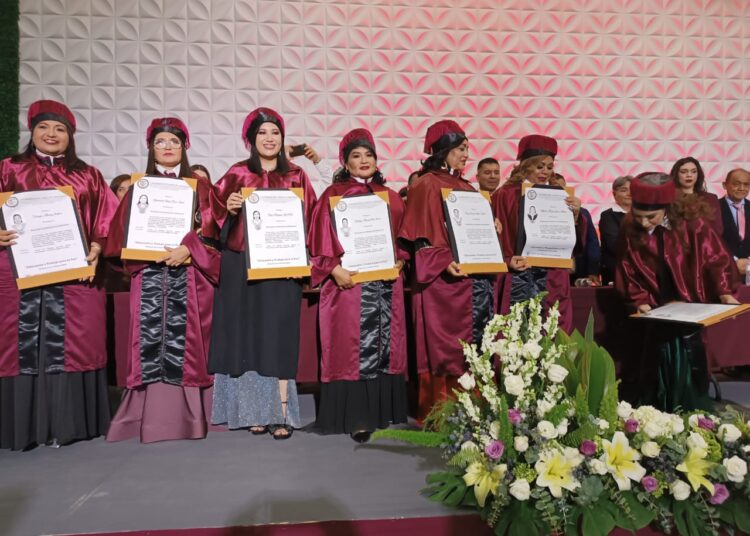 Emociona graduación de la UNT en Ciudad Victoria