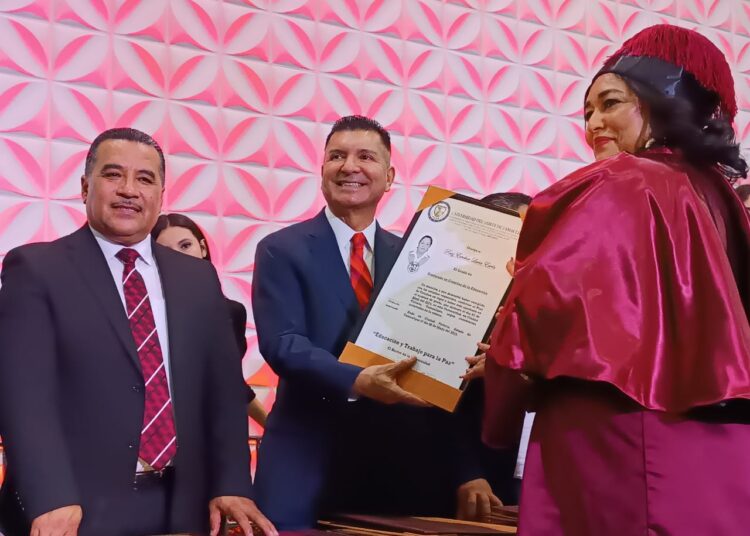 Emociona graduación de la UNT en Ciudad Victoria