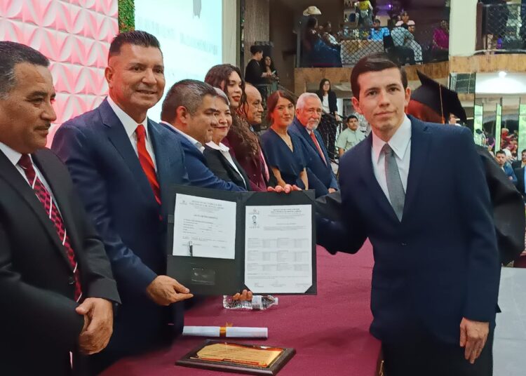 Emociona graduación de la UNT en Ciudad Victoria