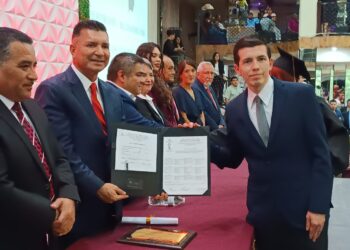 Emociona graduación de la UNT en Ciudad Victoria
