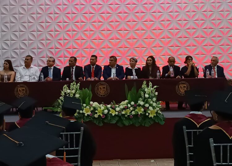 Emociona graduación de la UNT en Ciudad Victoria