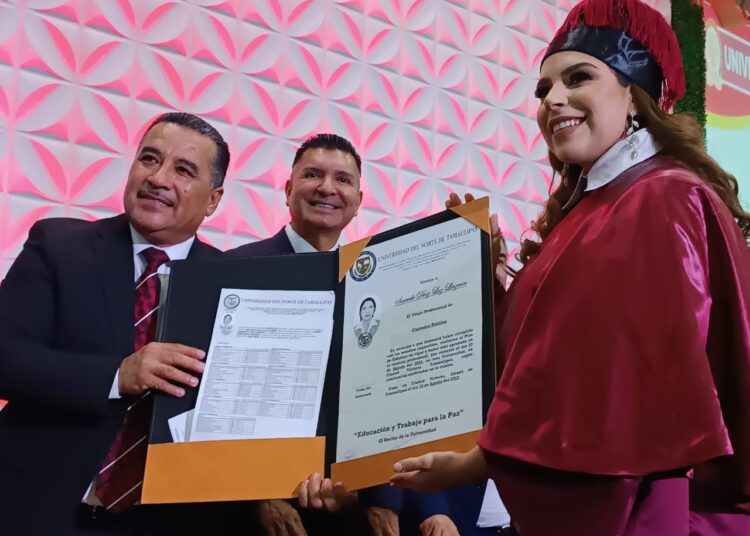Emociona graduación de la UNT en Ciudad Victoria