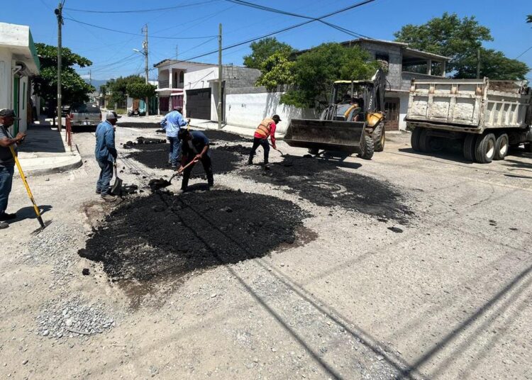 Continúa bacheo en Victoria durante periodo vacacional