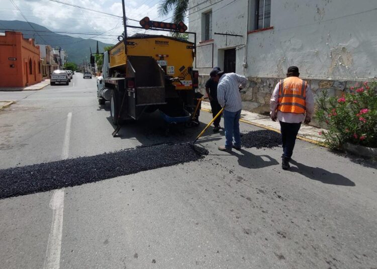 Continúa bacheo en Victoria durante periodo vacacional