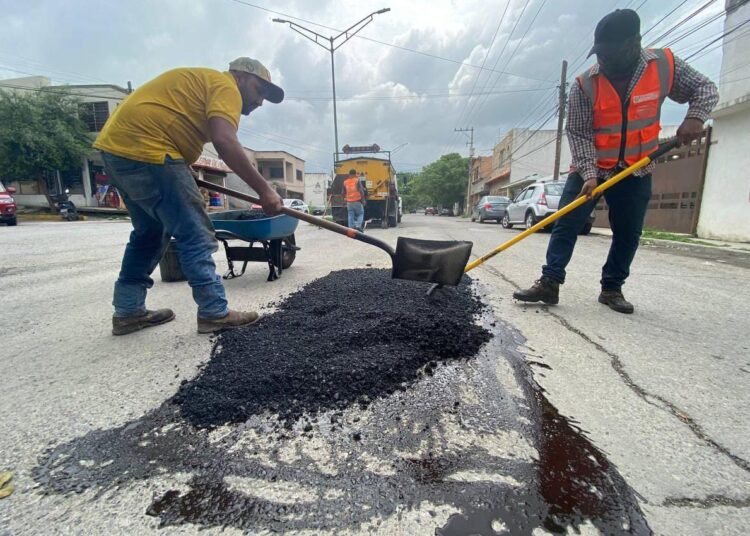 Continúa bacheo en Victoria durante periodo vacacional