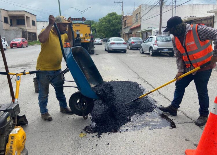 Continúa bacheo en Victoria durante periodo vacacional