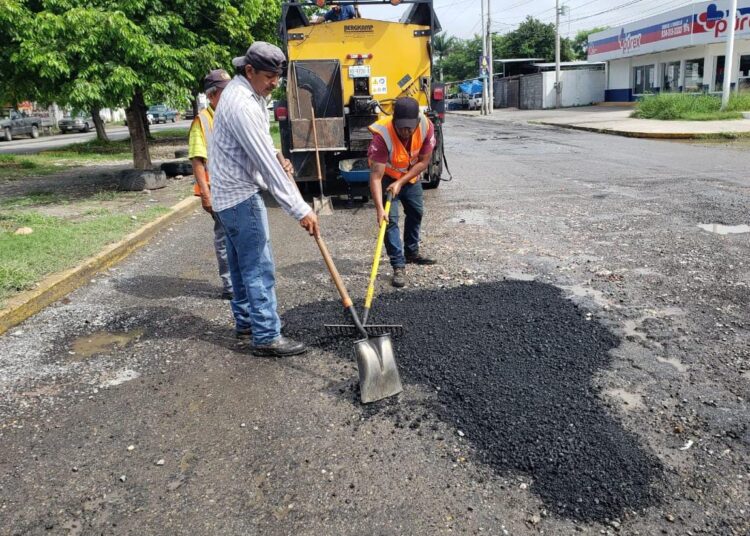 Continúa bacheo en Victoria durante periodo vacacional