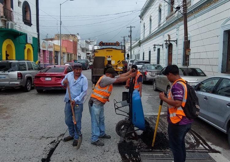 Continúa bacheo en Victoria durante periodo vacacional