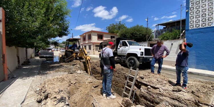 Rehabilita COMAPA NLD 80 metros de atarjea en la colonia Matamoros