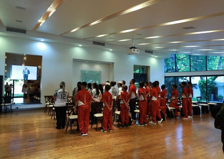 Abandera María de Villarreal a peloteritos rumbo al Mundial de Béisbol Infantil