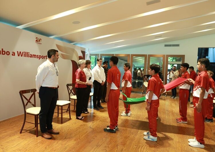 Abandera María de Villarreal a peloteritos rumbo al Mundial de Béisbol Infantil