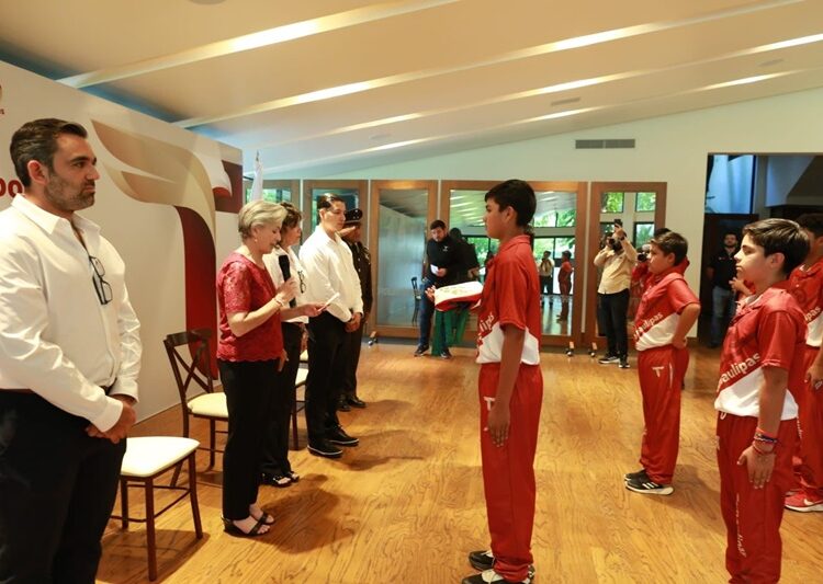 Abandera María de Villarreal a peloteritos rumbo al Mundial de Béisbol Infantil