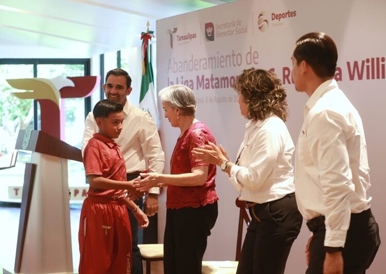 Abandera María de Villarreal a peloteritos rumbo al Mundial de Béisbol Infantil