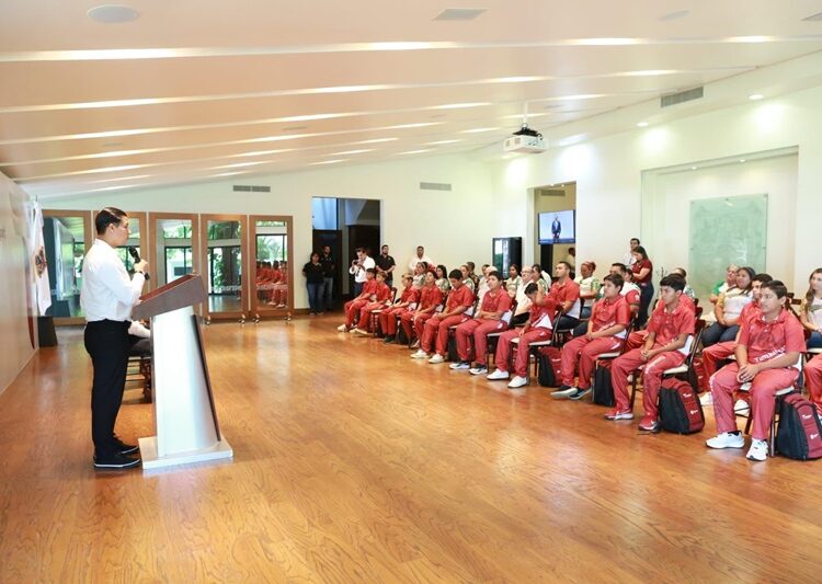 Abandera María de Villarreal a peloteritos rumbo al Mundial de Béisbol Infantil