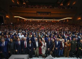 Asiste AVA a celebración tras entrega de constancia a Claudia Sheinbaum como 1.ª presidenta de México