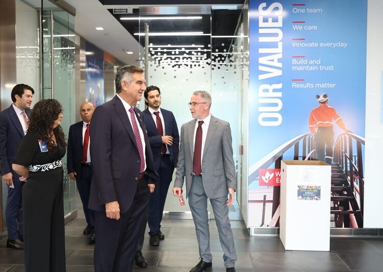 Fortalecen el gobernador AVA y Woodside Energy acuerdos para el bienestar social