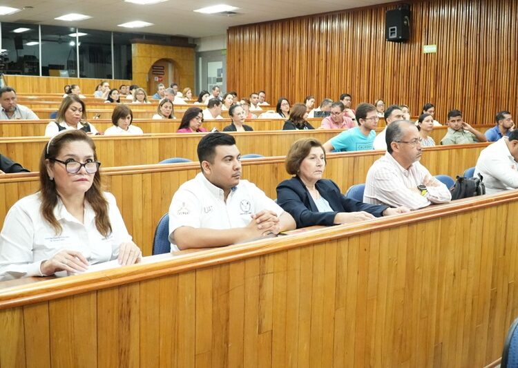 Actualiza la UAT a su personal administrativo en materia de normatividad y rendición de cuentas