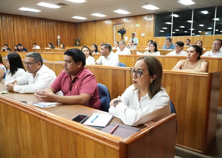 Actualiza la UAT a su personal administrativo en materia de normatividad y rendición de cuentas