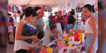 Acuden más de 3 mil ciudadanos a Bazar UNE “Regreso a Clases”