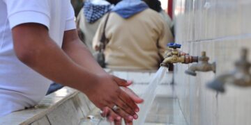 Lalo Gattás asegura que hay abastecimiento de agua en escuelas