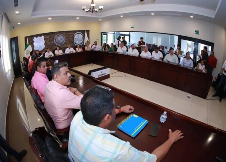 Alcalde AMM encabeza reunión para delinear agenda en transporte público y agua potable