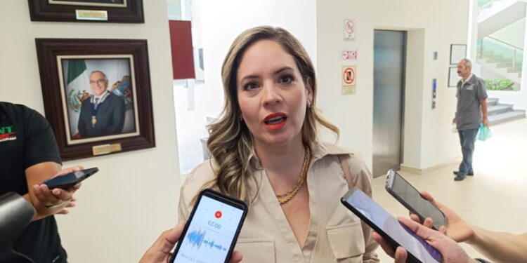 “Si gobierno ‘toma’ las COMAPAS, que las corrija”: Ale Cárdenas