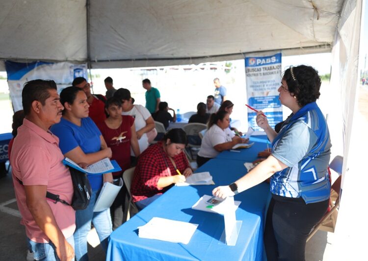 Aprovechan ciudadanos oportunidades de trabajo con “Empleo en tu Colonia”