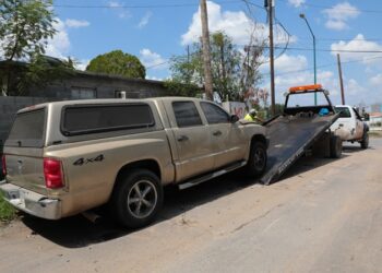 Avanza programa municipal de deschatarrización; retiran más de 500 vehículos en un mes