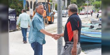 Brinda Chucho Nader mayores apoyos al sector pesquero