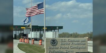 Patrulla Fronteriza detuvo a trailero con 5 indocumentados en el checkpoint