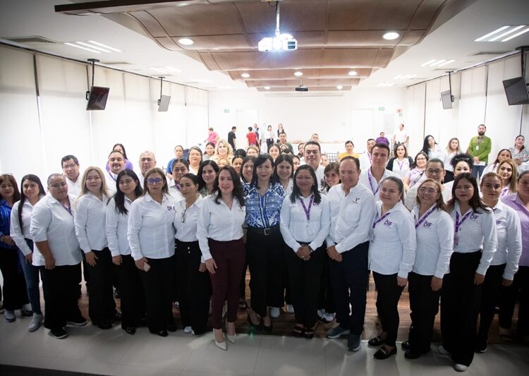 Capacitan a quienes atenderán a beneficiarios de becas