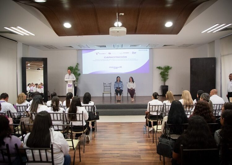 Capacitan a quienes atenderán a beneficiarios de becas